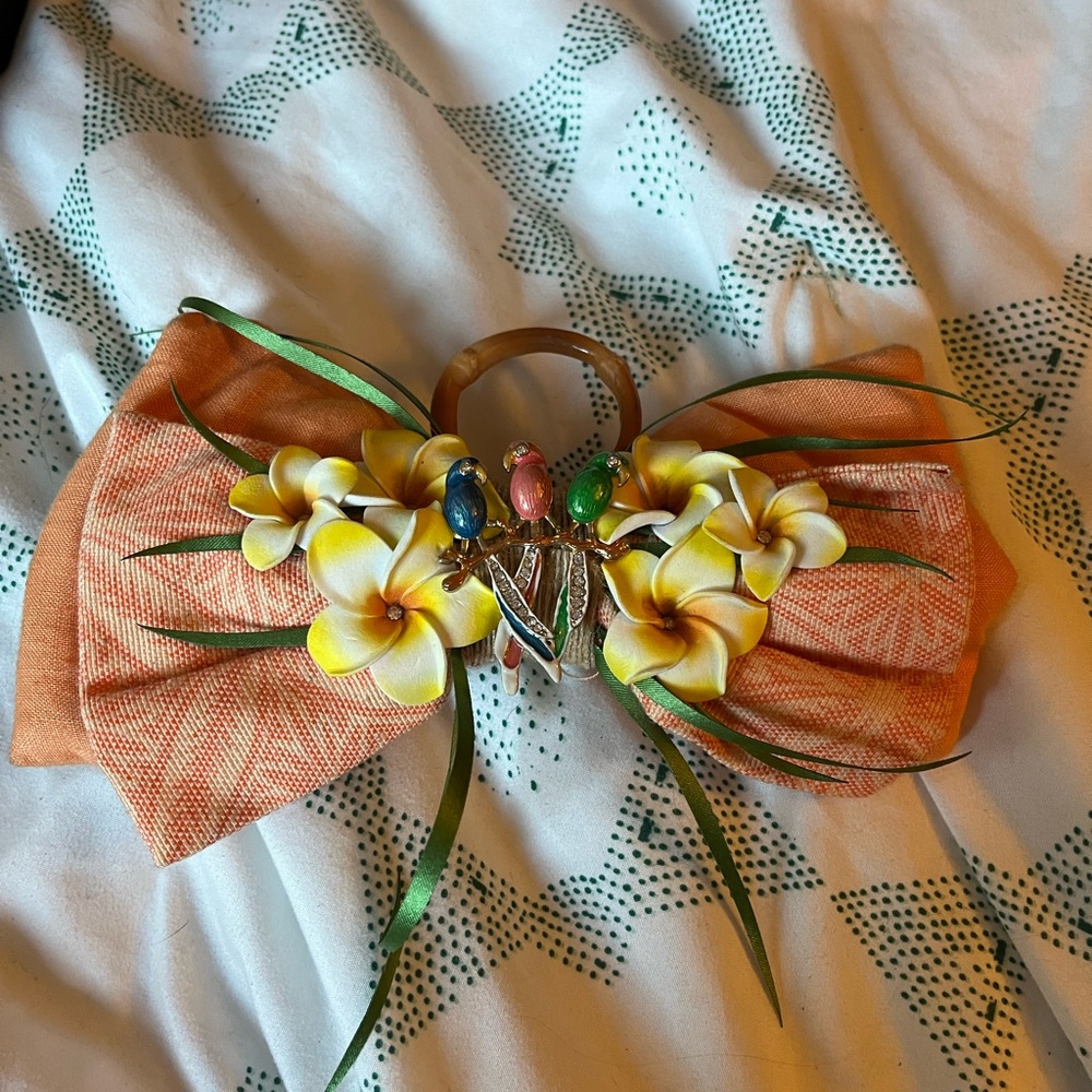 Authentic Tiki Room Swap-Your-Bow
